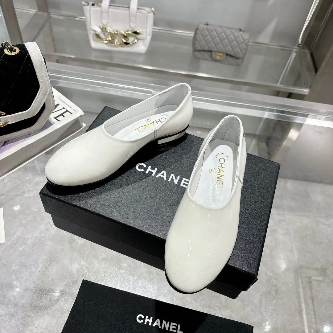 💕💕Factory direct selling price p380💕💕 Genuine leather sole +40 25C early spring new Chanel loafers; Fabric: patent leather: color black; white; burgundy, code number: 5-40; (custom-made 41 custom-made, non-returnable), rubber sole genuine leather sole +40